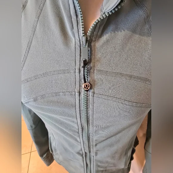 Lululemon Women's Define Jacket Nulu Fog Green Athleisure Size 8 - Picture 3 of 5